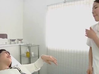 Japans lesbisch fascinating spitting massage kliniek ondertiteld